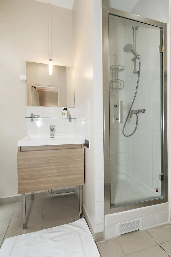 Le17 Furnished Studios Parijs 2*,